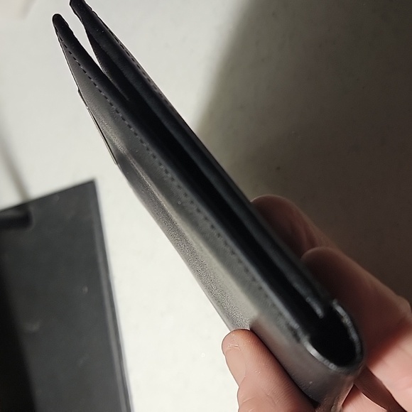 Authentic Men's Gucci bi-fold wallet - Picture 11 of 13